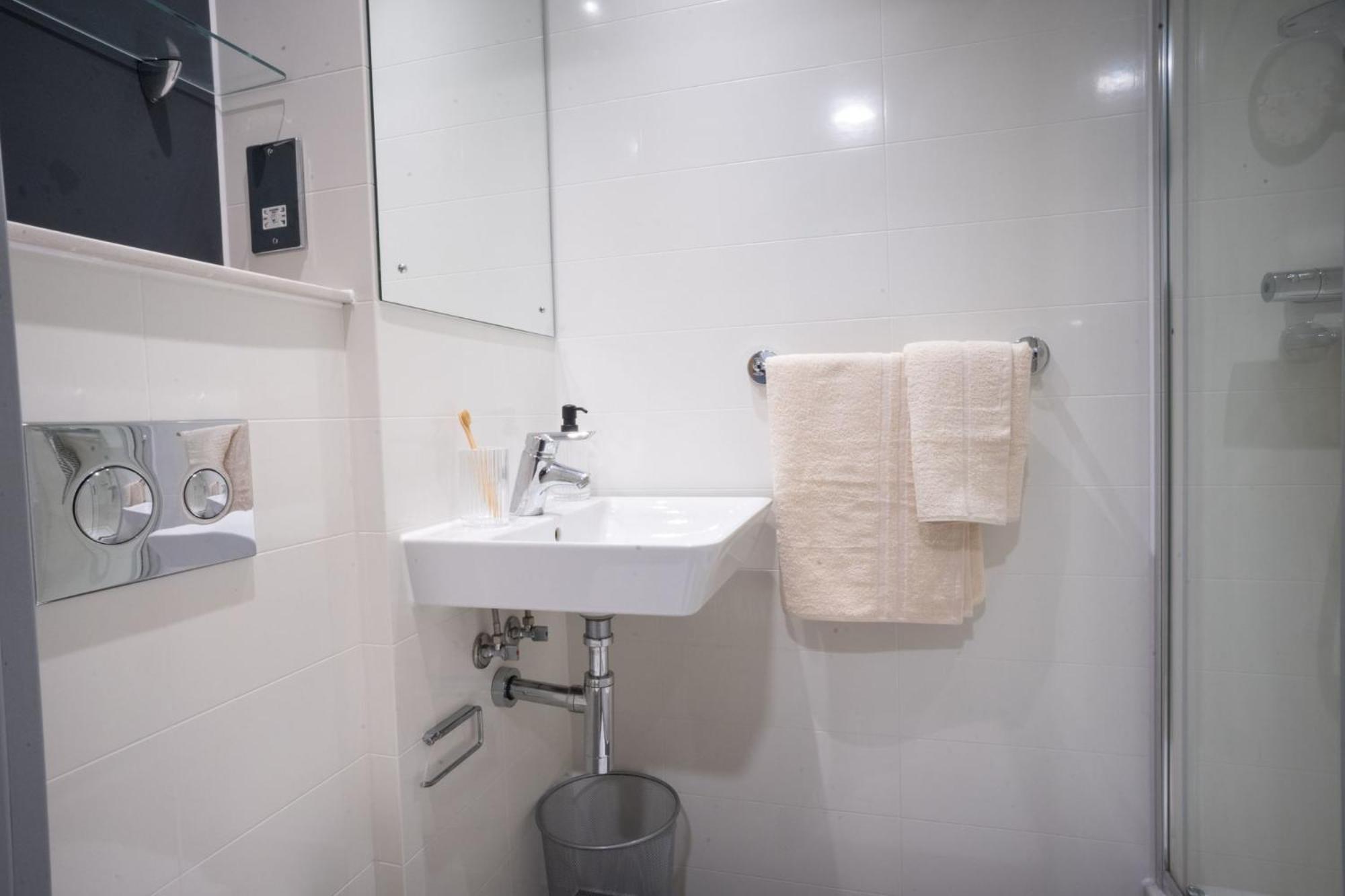 For Students Only The West Wing In Apartment *